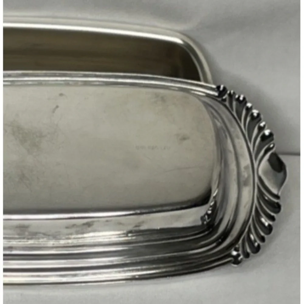 Oneida Ltd Silver Plated Butter Dish Scalloped‎ Shell Handles Domed Lid Vintage